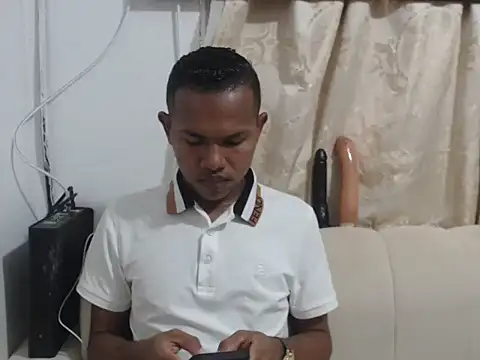 Snapshot of Lovelyboyohot chatting on 01-12-26, 04:34 Lovelyboyohot online show from 01-12-26, 04:34