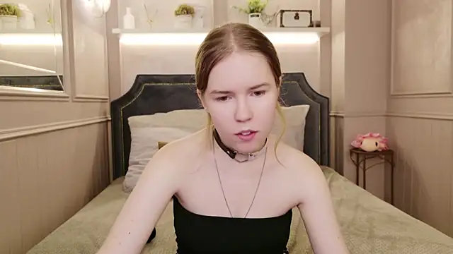 Snapshot of Alida_Brice chatting on 11-11-25, 05:40 Alida Brice online show from 11-11-25, 05:40