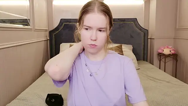 Snapshot of Alida_Brice chatting on 11-14-25, 05:50 Alida Brice online show from 11-14-25, 05:50