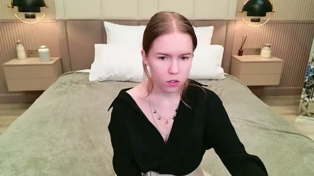 Snapshot of Alida_Brice chatting on 11-18-25, 05:45 Alida Brice online show from 11-18-25, 05:45