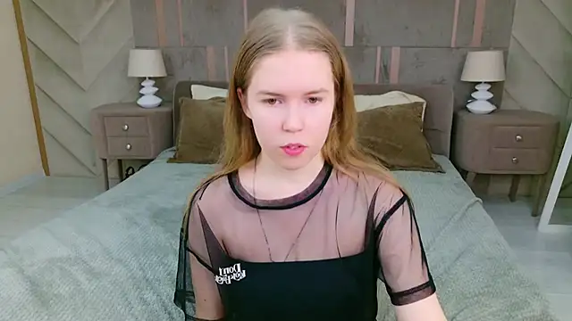 Snapshot of Alida_Brice chatting on 11-24-25, 05:40 Alida Brice online show from 11-24-25, 05:40