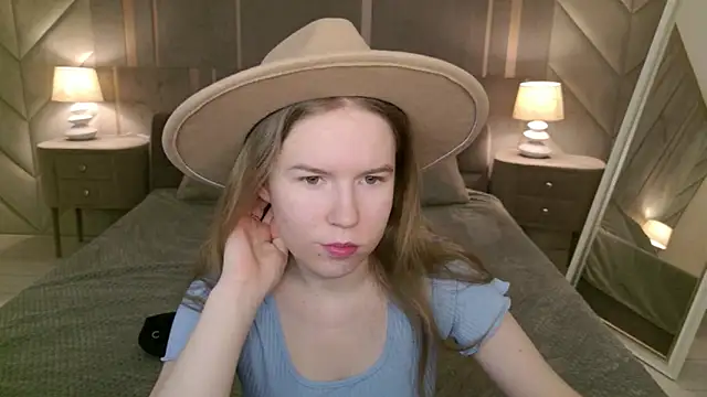 Snapshot of Alida_Brice chatting on 03-11-26, 05:46 Alida Brice online show from 03-11-26, 05:46