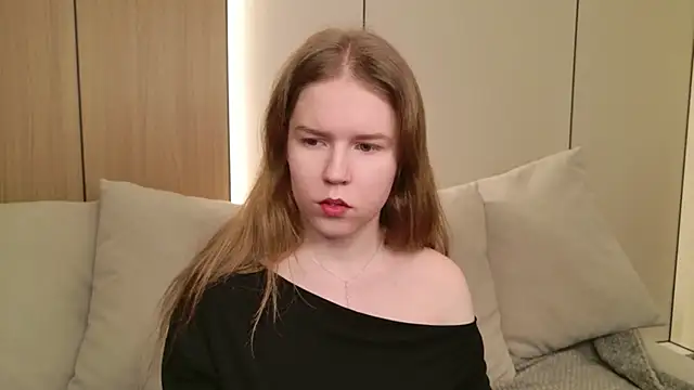 Snapshot of Alida_Brice chatting on 03-13-26, 05:47 Alida Brice online show from 03-13-26, 05:47