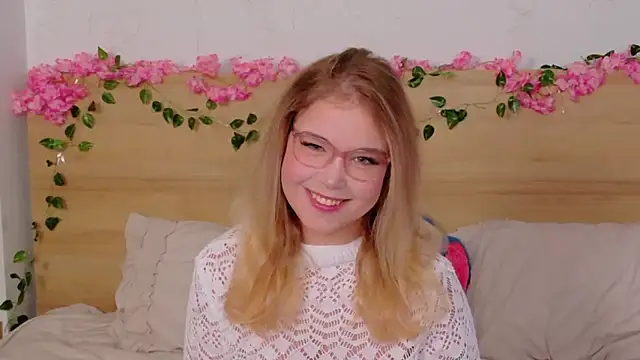 Lilith Bonheur online show from 10-24-25, 09:22