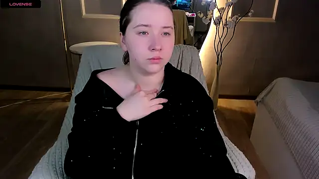 Snapshot of Selena_Muse chatting on 11-14-25, 05:39 Selena Muse online show from 11-14-25, 05:39