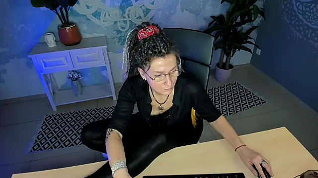 Snapshot of UmaSpace chatting on 11-21-25, 05:06 UmaSpace online show from 11-21-25, 05:06