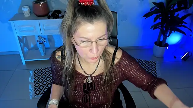 Snapshot of UmaSpace chatting on 11-30-25, 05:11 UmaSpace online show from 11-30-25, 05:11