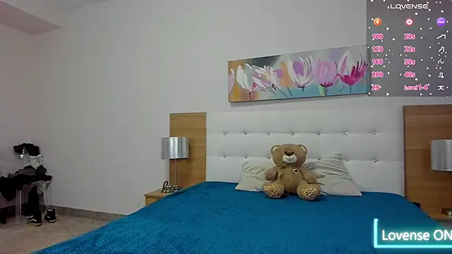 LovelySophie3 online show from 10-28-25, 04:05