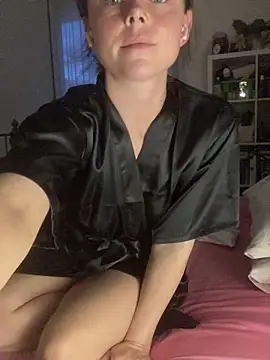 Snapshot of Mia_Winters chatting on 10-22-25, 05:45 Mia Winters online show from 10-22-25, 05:45