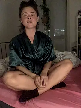 Snapshot of Mia_Winters chatting on 10-24-25, 06:59 Mia Winters online show from 10-24-25, 06:59