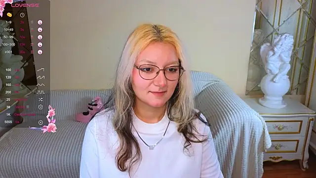 JuicyLullu online show from 11-22-25, 11:20