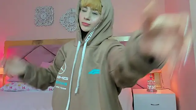 ChloeLaurentt online show from 02-06-26, 01:58