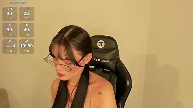 Sofia pregnant online show from 10-14-25, 07:03