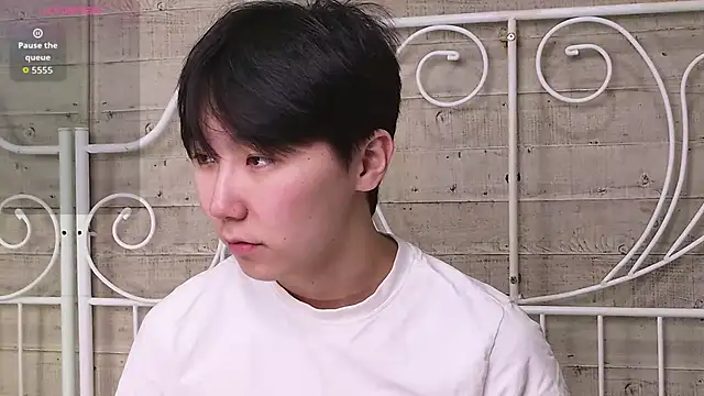 Snapshot of HeejinWang chatting on 12-14-25, 04:40 HeejinWang online show from 12-14-25, 04:40