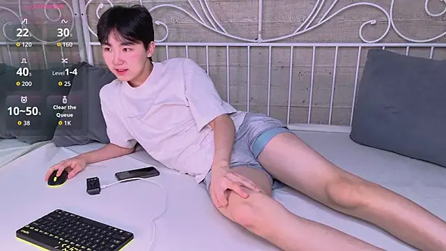 Snapshot of HeejinWang chatting on 12-18-25, 04:18 HeejinWang online show from 12-18-25, 04:18