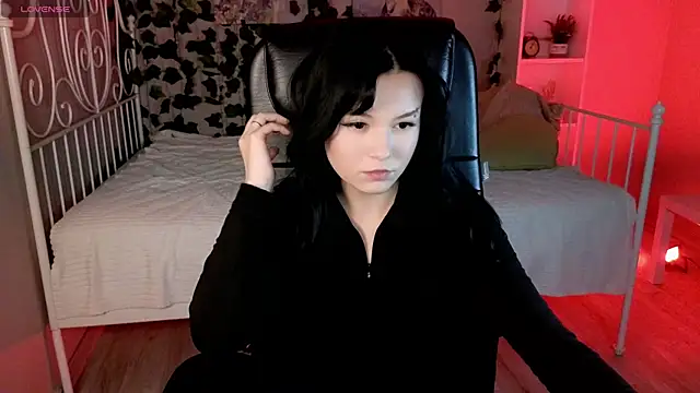 Aurora Gilbert online show from 09-29-25, 04:12
