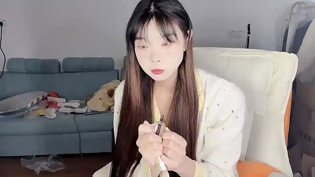 Snapshot of Akong11 chatting on 04-06-26, 04:46 Akong11 online show from 04-06-26, 04:46