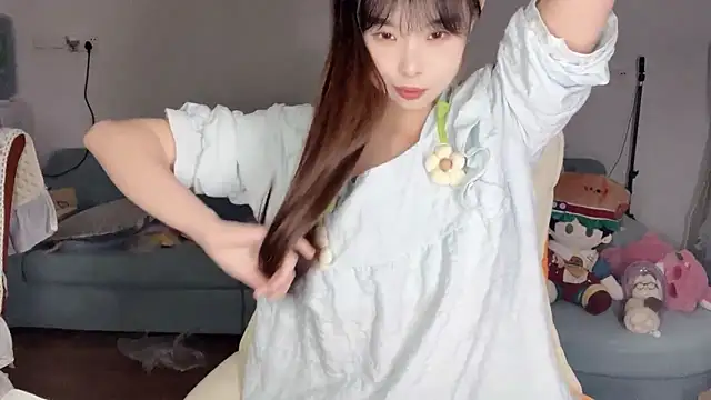 Snapshot of Akong11 chatting on 04-08-26, 05:24 Akong11 online show from 04-08-26, 05:24