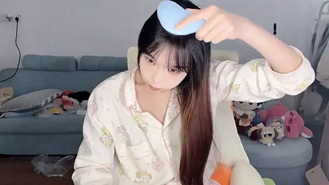 Snapshot of Akong11 chatting on 04-15-26, 05:03 Akong11 online show from 04-15-26, 05:03