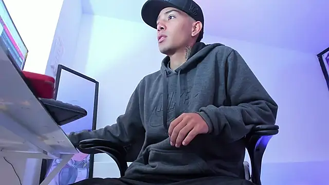 Hunteer Boy online show from 10-13-25, 07:14