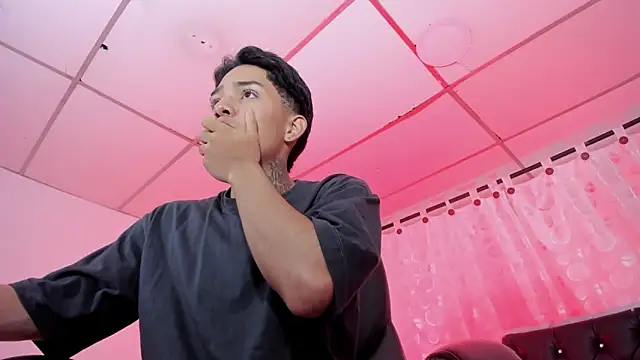 Hunteer Boy online show from 11-19-25, 04:45