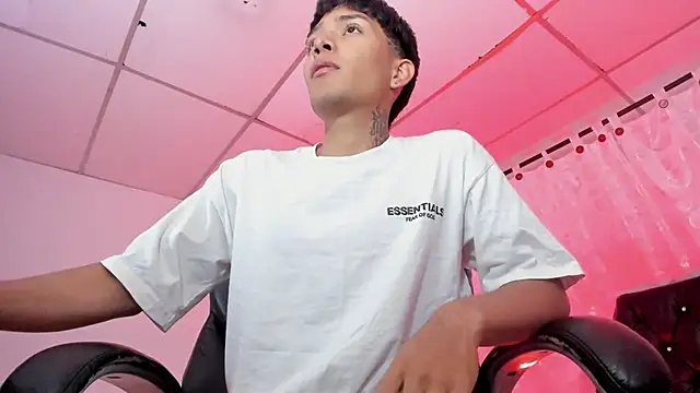 Hunteer Boy online show from 11-20-25, 04:45