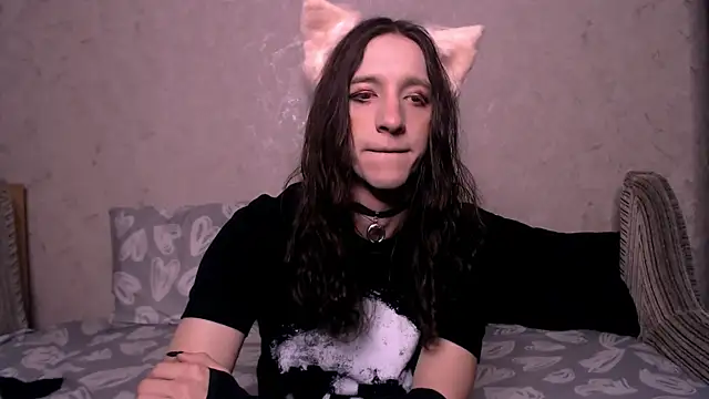 Snapshot of SilverMuse_ chatting on 10-11-25, 01:49 SilverMuse online show from 10-11-25, 01:49