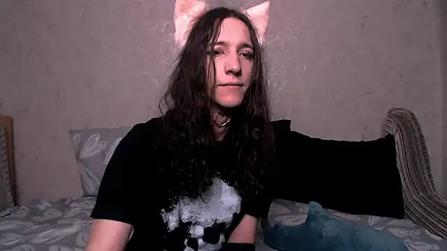 Snapshot of SilverMuse_ chatting on 10-12-25, 02:32 SilverMuse online show from 10-12-25, 02:32