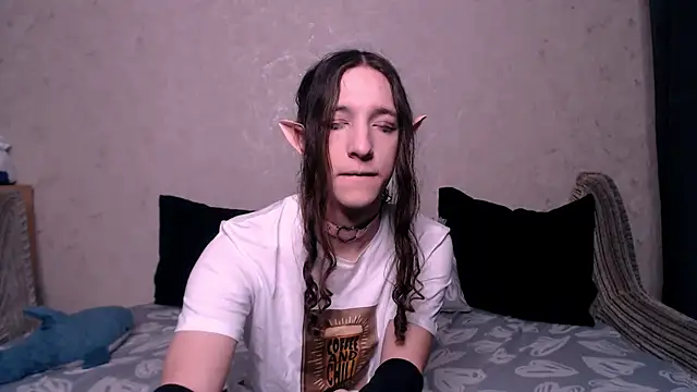 Snapshot of SilverMuse_ chatting on 10-12-25, 11:59 SilverMuse online show from 10-12-25, 11:59