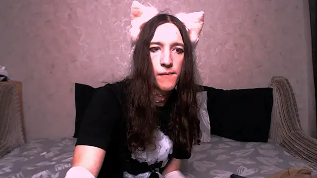 Snapshot of SilverMuse_ chatting on 10-17-25, 10:34 SilverMuse online show from 10-17-25, 10:34