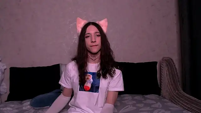 Snapshot of SilverMuse_ chatting on 11-06-25, 06:42 SilverMuse online show from 11-06-25, 06:42