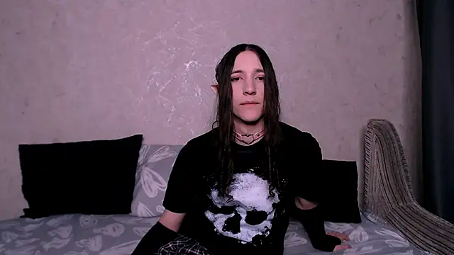 Snapshot of SilverMuse_ chatting on 11-11-25, 11:05 SilverMuse online show from 11-11-25, 11:05