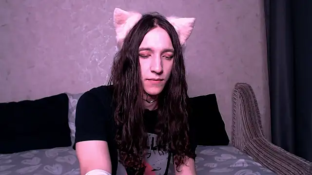 Snapshot of SilverMuse_ chatting on 11-13-25, 10:41 SilverMuse online show from 11-13-25, 10:41