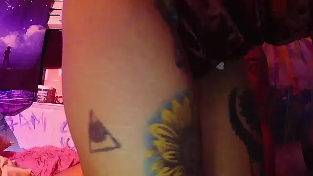 Snapshot of darnette_daisy chatting on 10-05-25, 06:01 darnette daisy online show from 10-05-25, 06:01