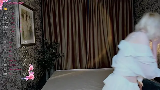 Snapshot of AlettaEve chatting on 10-10-25, 01:21 AlettaEve online show from 10-10-25, 01:21