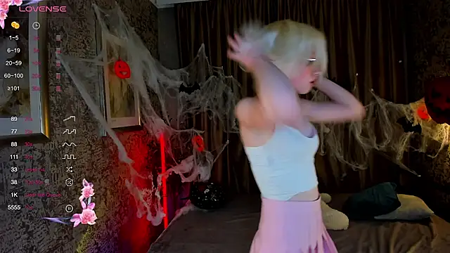 Snapshot of AlettaEve chatting on 10-17-25, 03:03 AlettaEve online show from 10-17-25, 03:03