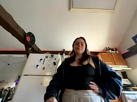 Snapshot of PeridotPrincessOfficial chatting on 11-06-25, 06:53 PeridotPrincessOfficial online show from 11-06-25, 06:53