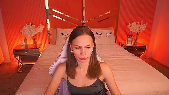 Snapshot of ShyySiren chatting on 10-12-25, 07:18 ShyySiren online show from 10-12-25, 07:18