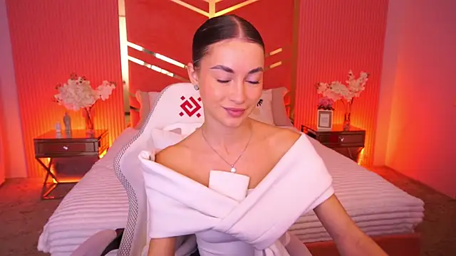 Snapshot of CherryyLulu chatting on 10-21-25, 07:42 CherryyLulu online show from 10-21-25, 07:42