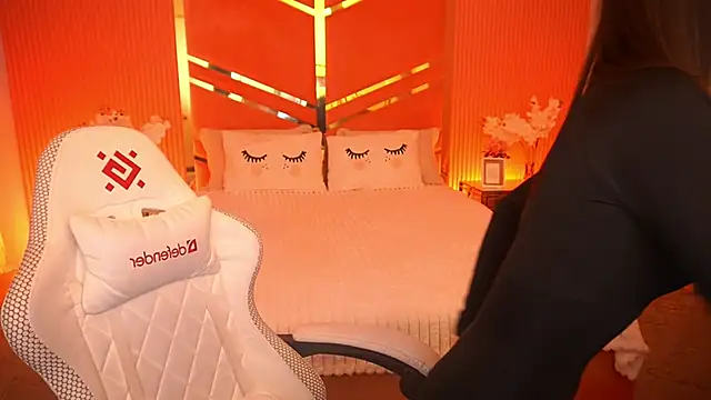 Snapshot of CherryyLulu chatting on 10-28-25, 08:29 CherryyLulu online show from 10-28-25, 08:29