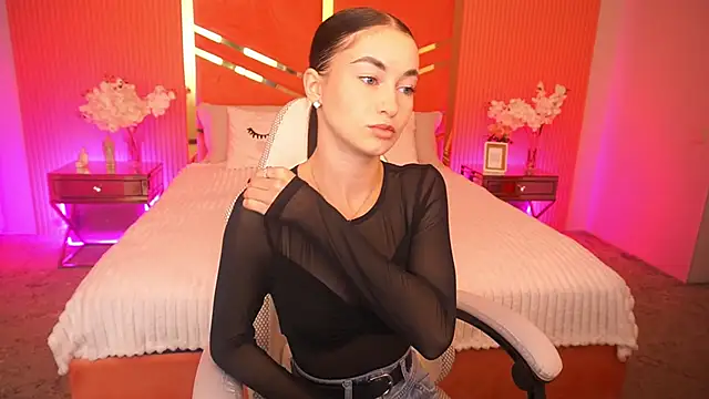 Snapshot of CherryyLulu chatting on 10-29-25, 08:27 CherryyLulu online show from 10-29-25, 08:27