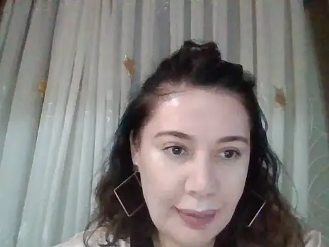 Snapshot of Lomivah chatting on 11-06-25, 04:52 Lomivah online show from 11-06-25, 04:52