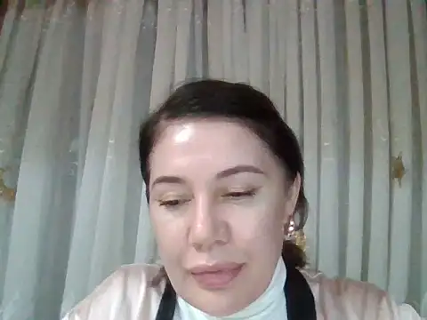 Snapshot of Lomivah chatting on 11-13-25, 07:13 Lomivah online show from 11-13-25, 07:13