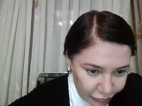 Snapshot of Lomivah chatting on 11-26-25, 04:19 Lomivah online show from 11-26-25, 04:19