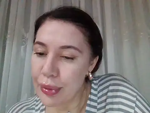 Snapshot of Lomivah chatting on 11-27-25, 08:44 Lomivah online show from 11-27-25, 08:44