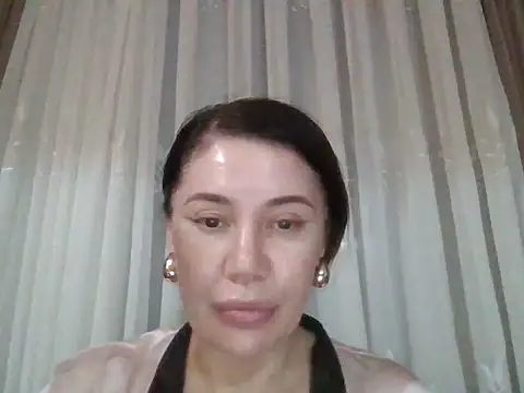 Snapshot of Lomivah chatting on 12-16-25, 07:19 Lomivah online show from 12-16-25, 07:19