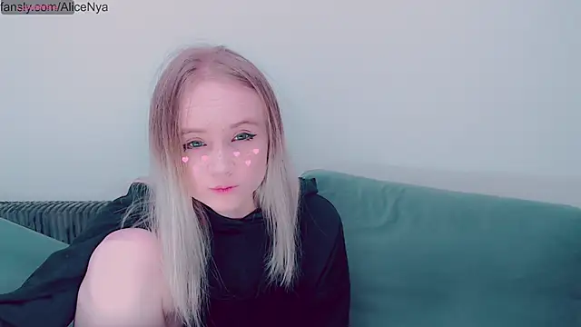 Snapshot of AliceNya_cute chatting on 10-26-25, 03:56 AliceNya cute online show from 10-26-25, 03:56