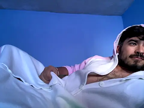 Snapshot of Leon__Dark chatting on 10-21-25, 01:45 Leon Dark online show from 10-21-25, 01:45