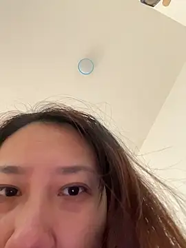 Snapshot of qianhan_x chatting on 10-18-25, 08:04 qianhan x online show from 10-18-25, 08:04