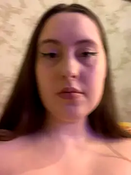 Snapshot of siennsky chatting on 10-21-25, 09:04 siennsky online show from 10-21-25, 09:04